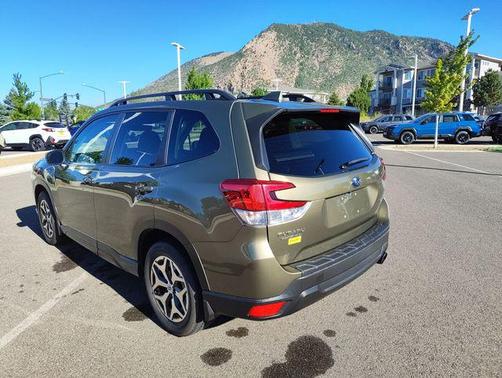 Autumn Green Metallic 2022 Subaru Forester Premium