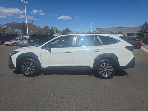 Crystal White Pearl 2024 Subaru Outback Premium