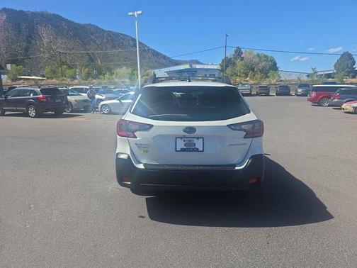 Crystal White Pearl 2024 Subaru Outback Premium