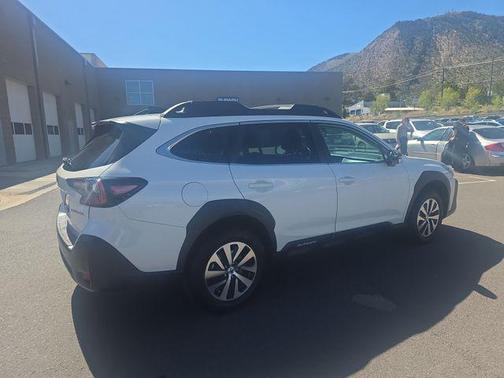 Crystal White Pearl 2024 Subaru Outback Premium