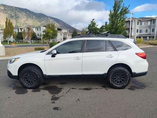 Crystal White Pearl 2017 Subaru Outback 2.5i Premium