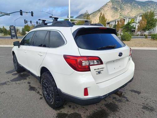 Crystal White Pearl 2017 Subaru Outback 2.5i Premium