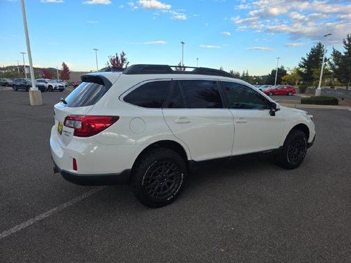 Crystal White Pearl 2017 Subaru Outback 2.5i Premium