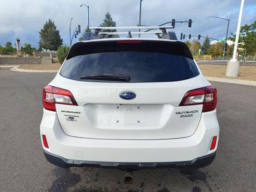 Crystal White Pearl 2017 Subaru Outback 2.5i Premium
