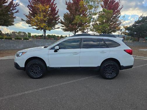 Crystal White Pearl 2017 Subaru Outback 2.5i Premium