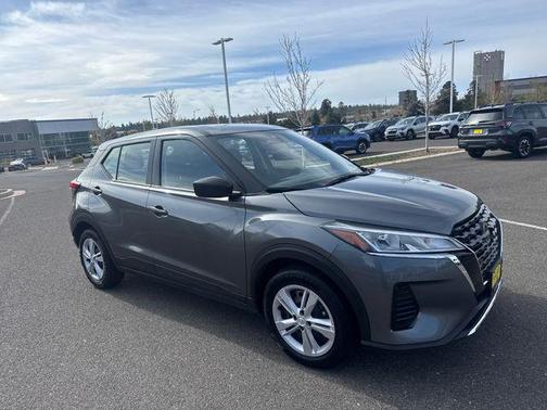 Gun Metallic 2024 Nissan Kicks S