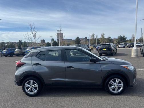 Gun Metallic 2024 Nissan Kicks S