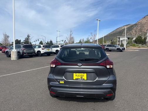 Gun Metallic 2024 Nissan Kicks S