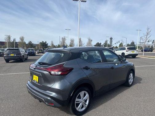 Gun Metallic 2024 Nissan Kicks S