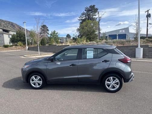 Gun Metallic 2024 Nissan Kicks S