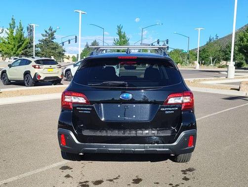 Crystal Black Silica 2019 Subaru Outback 3.6R Touring