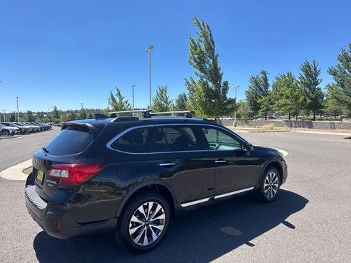 Crystal Black Silica 2019 Subaru Outback 3.6R Touring