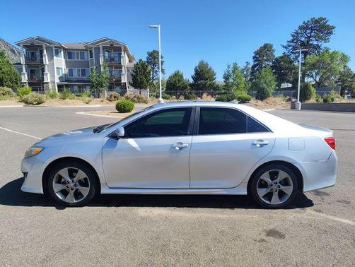Classic Silver Metallic 2012 Toyota Camry SE