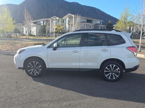 Crystal White Pearl 2018 Subaru Forester 2.0XT Premium