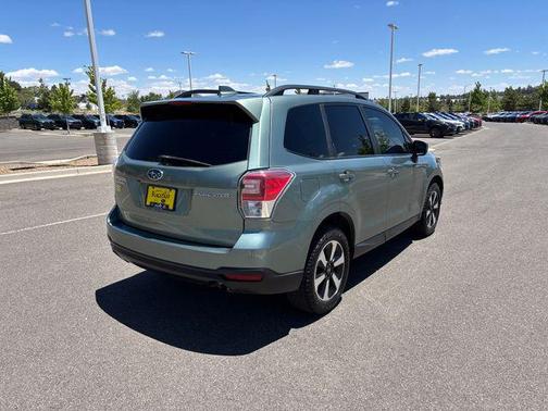 Jasmine Green Metallic 2018 Subaru Forester 2.5i Premium