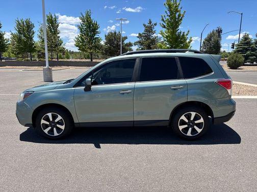 Jasmine Green Metallic 2018 Subaru Forester 2.5i Premium