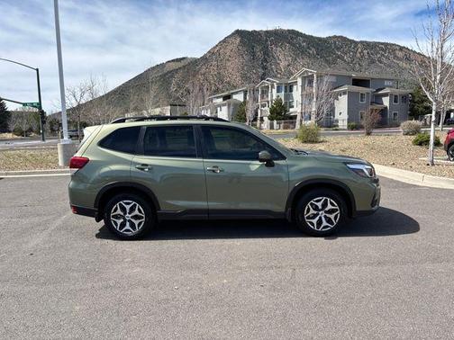 Jasper Green Metallic 2020 Subaru Forester Premium