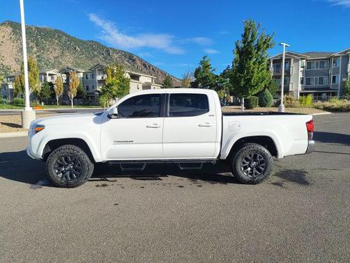 Ice Cap 2023 Toyota Tacoma SR5