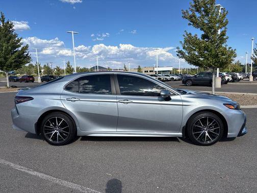 Celestial Silver Metallic 2024 Toyota Camry SE