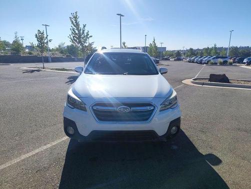 Crystal White Pearl 2019 Subaru Outback 2.5i Premium