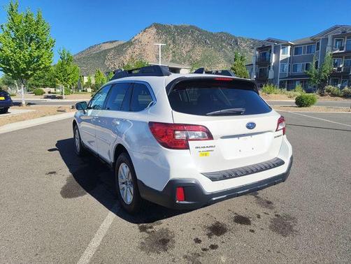 Crystal White Pearl 2019 Subaru Outback 2.5i Premium