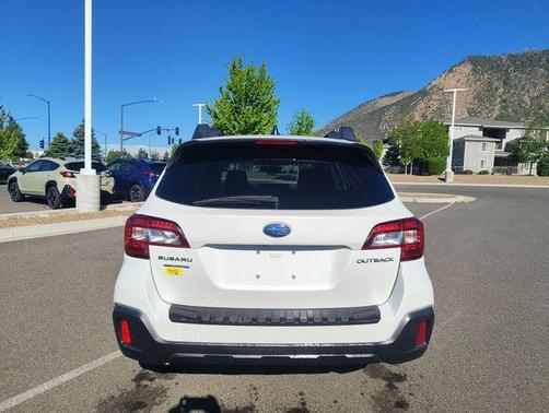 Crystal White Pearl 2019 Subaru Outback 2.5i Premium