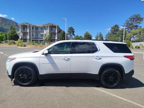 Iridescent Pearl Tricoat 2020 Chevrolet Traverse LT Leather