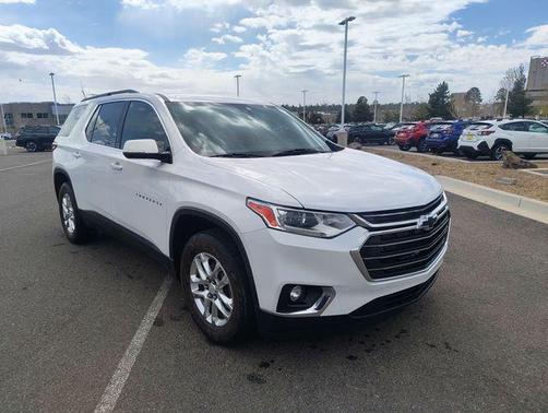 Iridescent Pearl Tricoat 2020 Chevrolet Traverse LT Leather