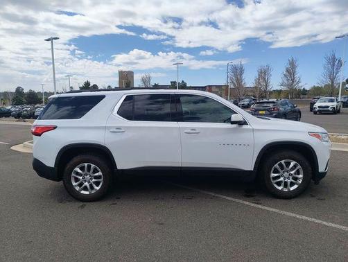 Iridescent Pearl Tricoat 2020 Chevrolet Traverse LT Leather