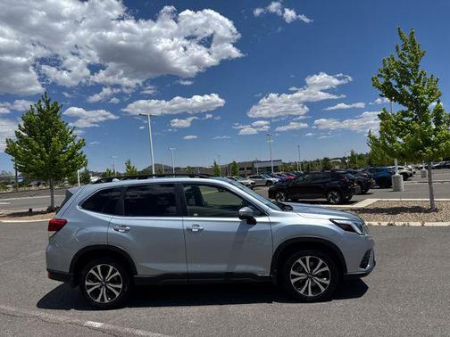 Ice Silver Metallic 2022 Subaru Forester Limited