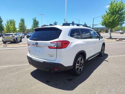 Crystal White Pearl 2023 Subaru Ascent Limited 8-Passenger