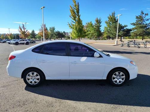 Captiva White 2008 Hyundai ELANTRA