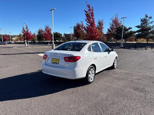 Captiva White 2008 Hyundai ELANTRA