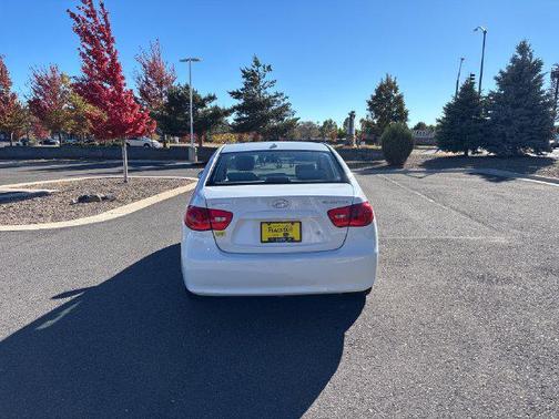 Captiva White 2008 Hyundai ELANTRA