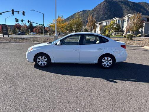 Captiva White 2008 Hyundai ELANTRA