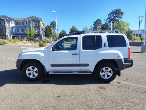 Glacier White 2013 Nissan Xterra S