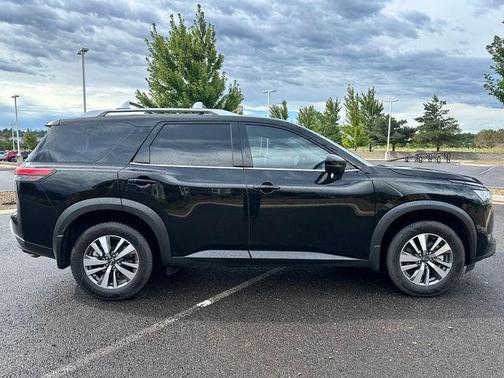 Super Black 2023 Nissan Pathfinder SL 4WD