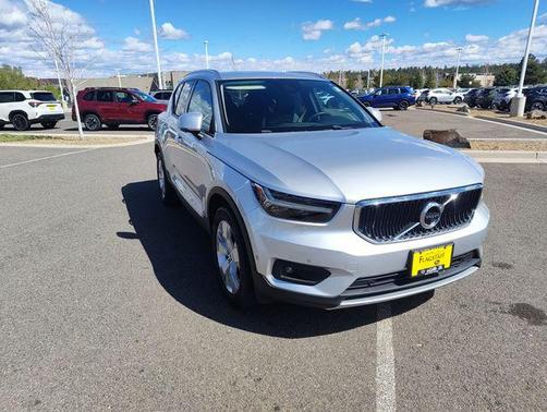 Bright Silver Metallic 2019 Volvo XC40 T5 Momentum