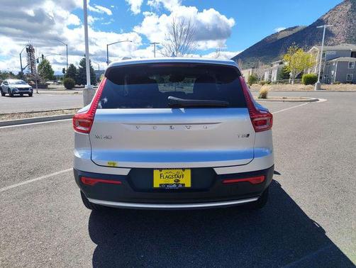 Bright Silver Metallic 2019 Volvo XC40 T5 Momentum