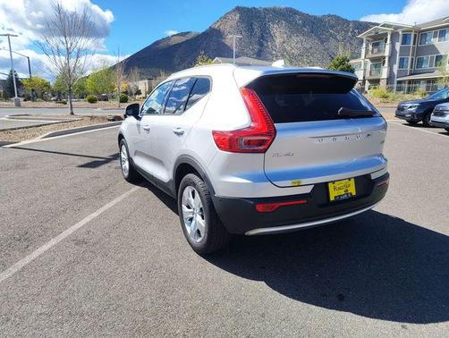 Bright Silver Metallic 2019 Volvo XC40 T5 Momentum
