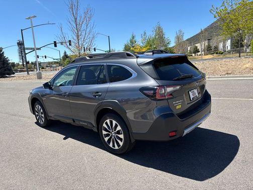 Magnetite Gray Metallic 2025 Subaru Outback Limited