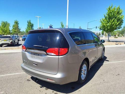 Molten Silver 2017 Chrysler Pacifica LX