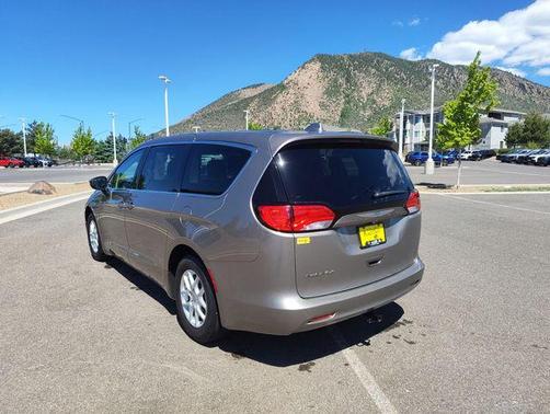 Molten Silver 2017 Chrysler Pacifica LX