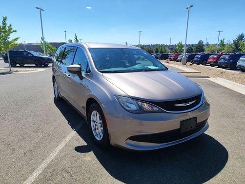 Molten Silver 2017 Chrysler Pacifica LX