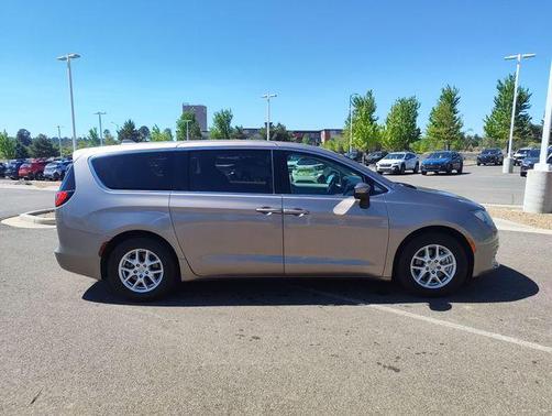 Molten Silver 2017 Chrysler Pacifica LX