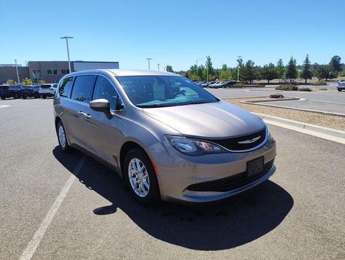 Molten Silver 2017 Chrysler Pacifica LX