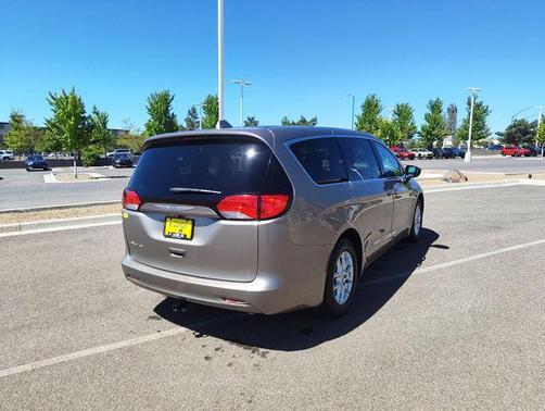Molten Silver 2017 Chrysler Pacifica LX