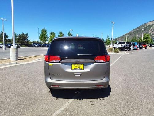 Molten Silver 2017 Chrysler Pacifica LX