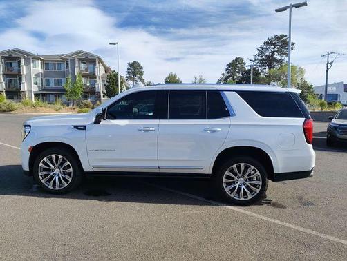 White Frost Tricoat 2021 GMC Yukon Denali