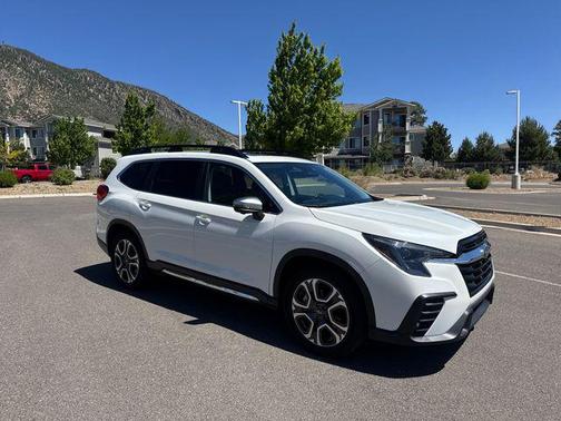 Crystal White Pearl 2023 Subaru Ascent Limited 7-Passenger